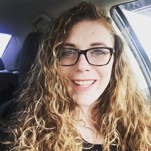 Meet your Posher, Abigail